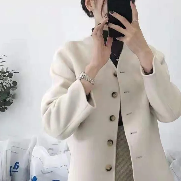 100% Virgin Wool Minimalist V-Neck Collarless Coat 🐏