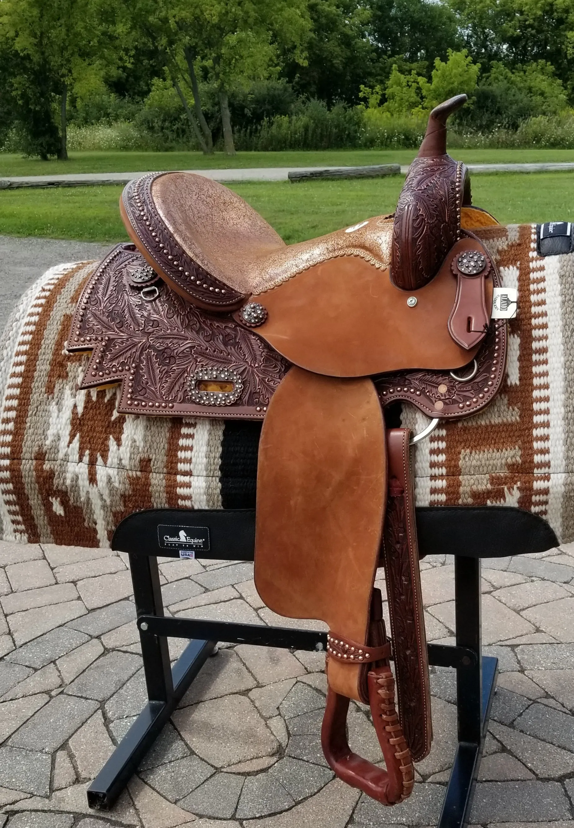 Alamo 14" Diamond Cut Skirt Barrel Saddle