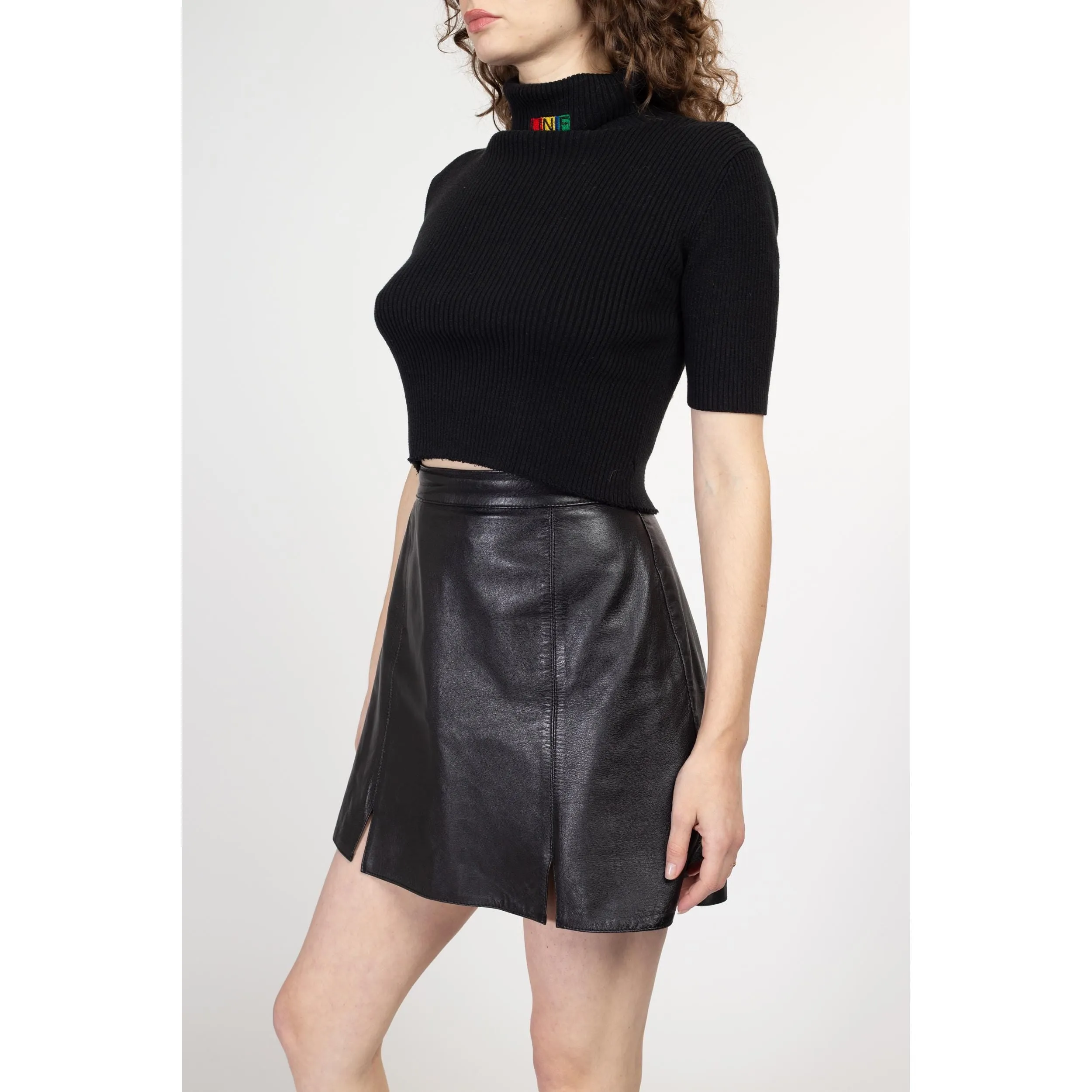 Medium 90s Black Leather A Line Mini Skirt 28.5"