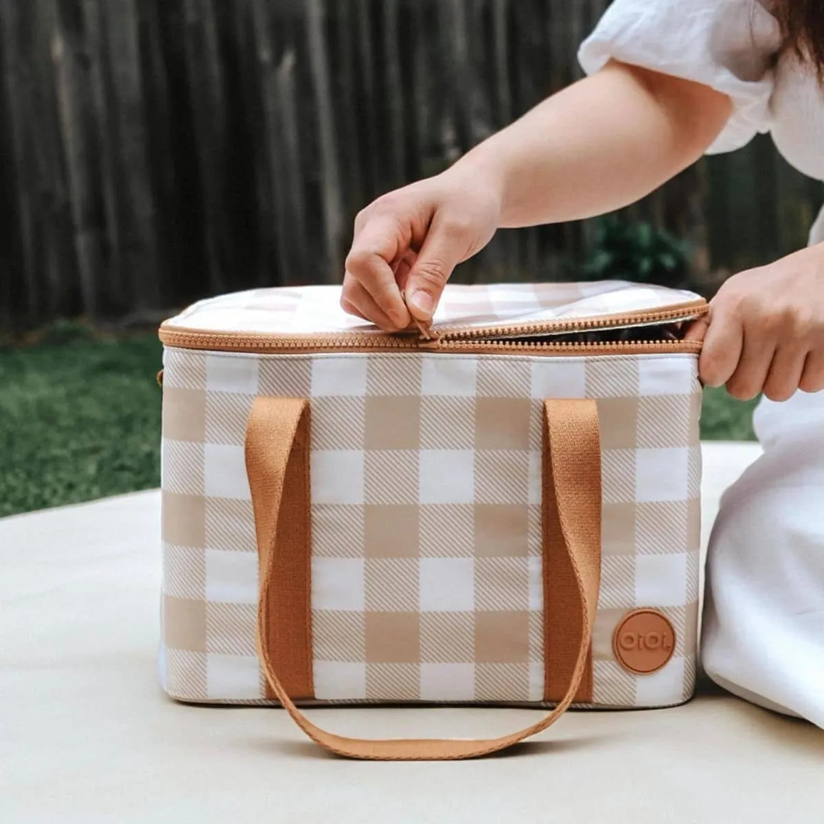 OiOi Maxi Insulated Lunch Bag - Beige Gingham