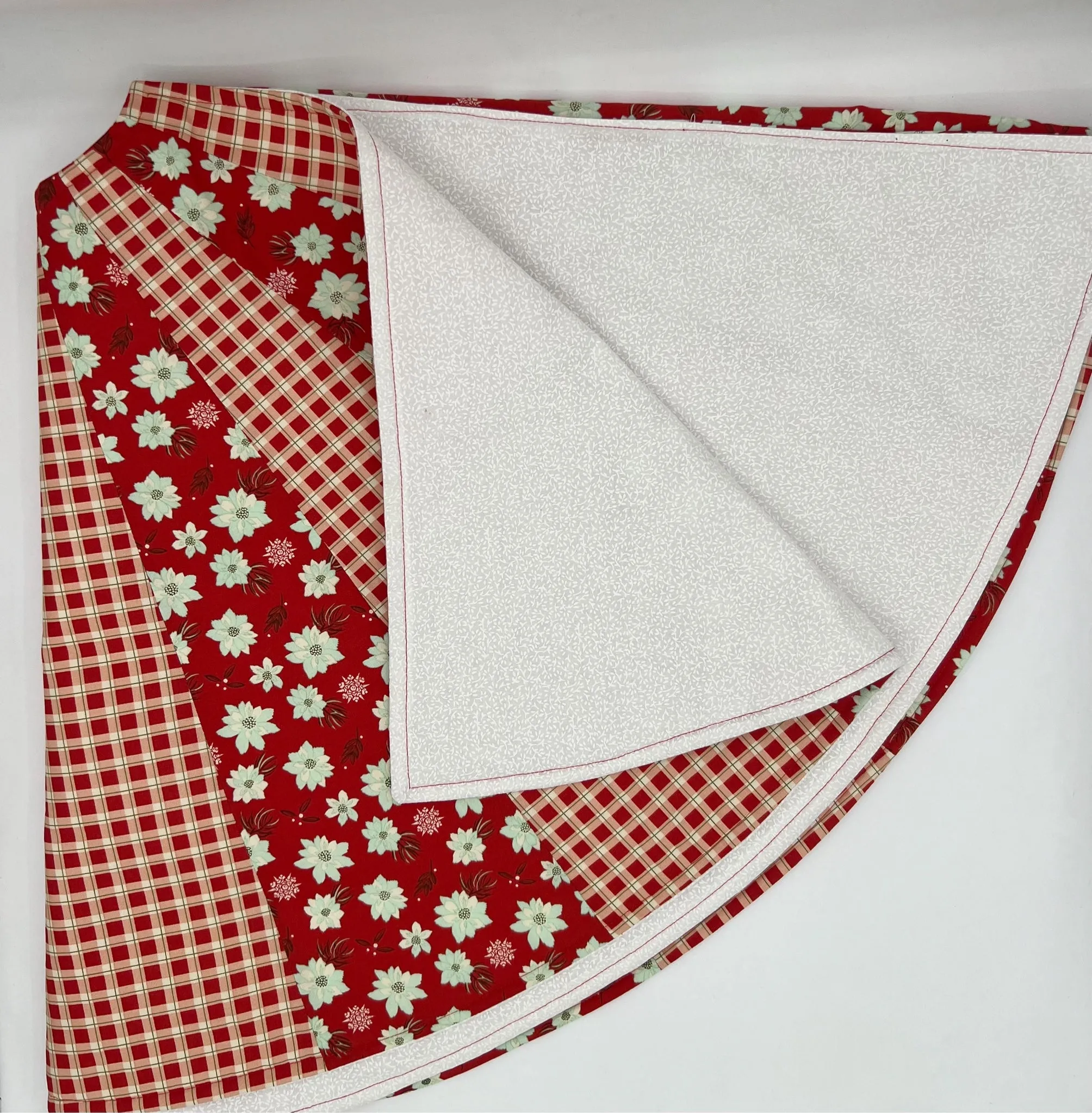 Red Floral & Gingham Tree Skirt