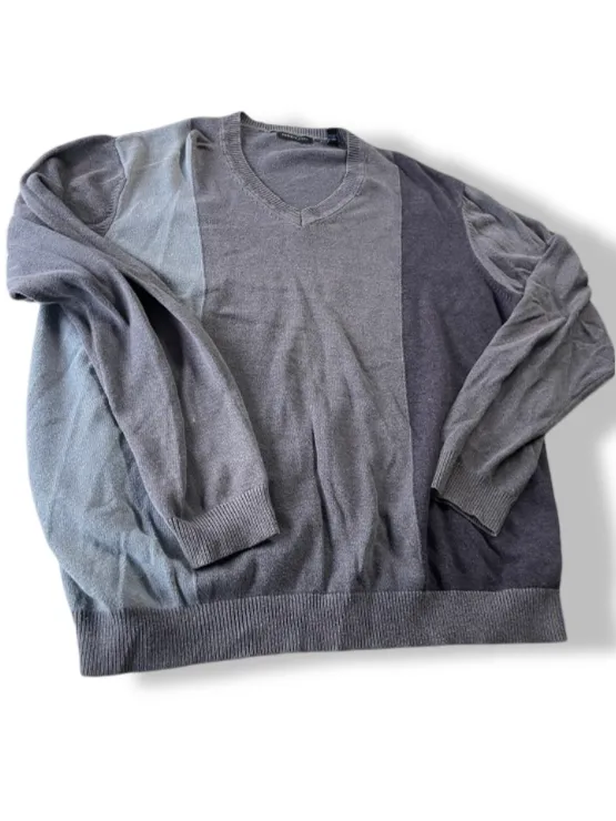 Vintage men's grey Venheusen studio V-neck long sleeve sweatshirt in L|L27 W23|SKU 4836