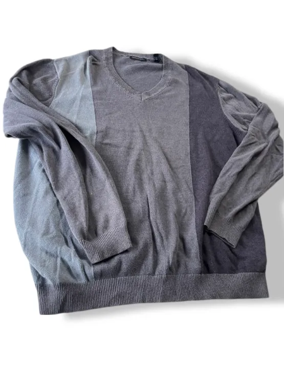 Vintage men's grey Venheusen studio V-neck long sleeve sweatshirt in L|L27 W23|SKU 4836