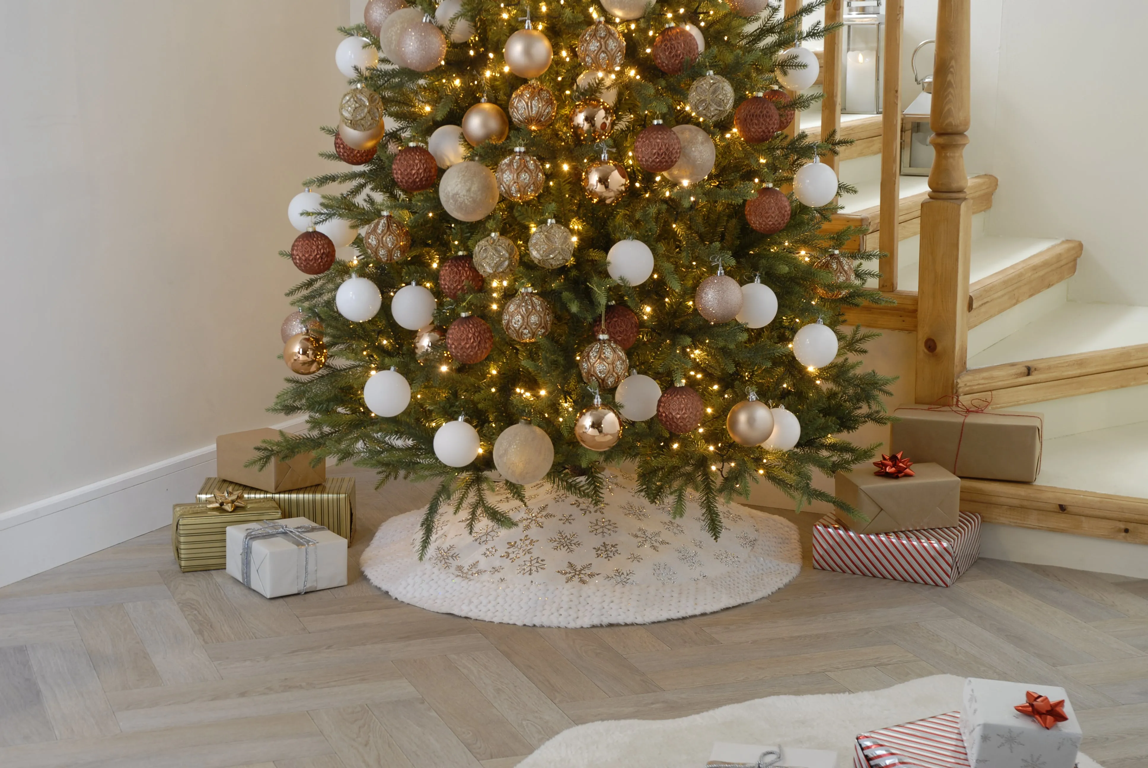 White with Silver Snowflakes Tree Skirt, 90cm